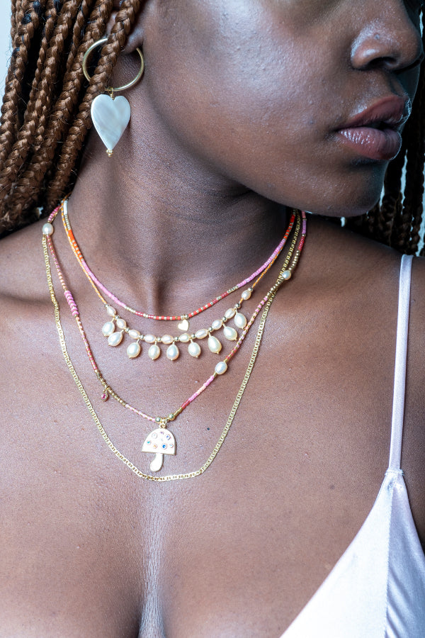 HEART NECKLACE WITH GOLD DETAILS IN PINK AND RED TONES