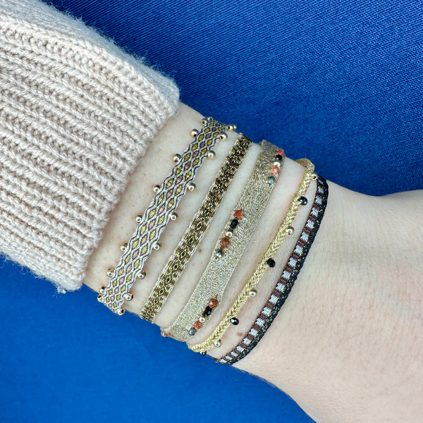 This bracelet has been handwoven in Colombia by our team of artisans using  metallic threads and spinel semi-precious stones and 14k filled beads.  Wear it with your favourite accessories .  Details:  - Spinel semi-precious stones  - Handwoven using metallic threads  - Width 3mm  - Adjustable bracelet  -Can be worn in the water