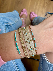 Cruzy Handmade Bracelet Featuring Turquoise and Gold Beads