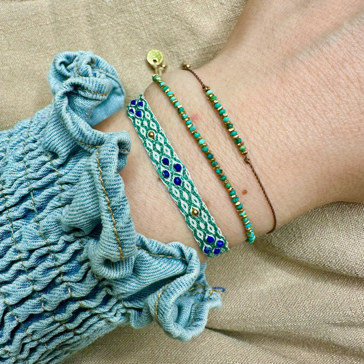 We are absolutely sure that you will fall in love with the Kora handmade bracelet!! This delicate design has been handwoven in Colombia by our team of artisans using vermeil faceted beads and turquoise semi-precious stones. 