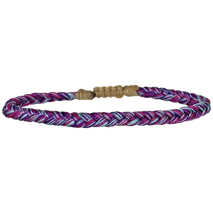 This bracelet is handwoven by our team of master artisans using polyester threads featuring a trenza design in purple and blue tones. This kids&