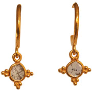These beautiful handmade earrings combine chic street style with elegant detail. The rough diamonds and gold touches create a modern look for your everyday were.  -Metal: 14k gold plated vermeil   -Sliced rough diamonds  -Earring height 1.8cm, Width 0.9mm  -Butterfly closure  -Care: Take care of your jewellery by keeping it dry and avoid spraying fragrances directly on to it.   -It comes with a card and a gift box   -Each piece has a unique shape as they are natural gemstones 