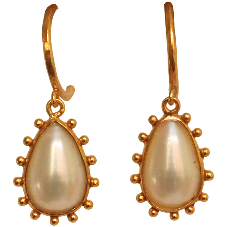 Classic and elegant, this set of handmade earrings are handmade using cultured pearls and 14k vermeil set findings .  You can wear them all season!  Details:  -Metal: 14k gold plated vermeil   -Cultured pearls  -Earring height 1.8cm, Width 1cm  -Butterfly closure  -Care: Take care of your jewellery by keeping it dry and avoid spraying fragrances directly on to it.   -It comes with a card and a gift box   -Each piece has a unique shape as they are natural gemstones 