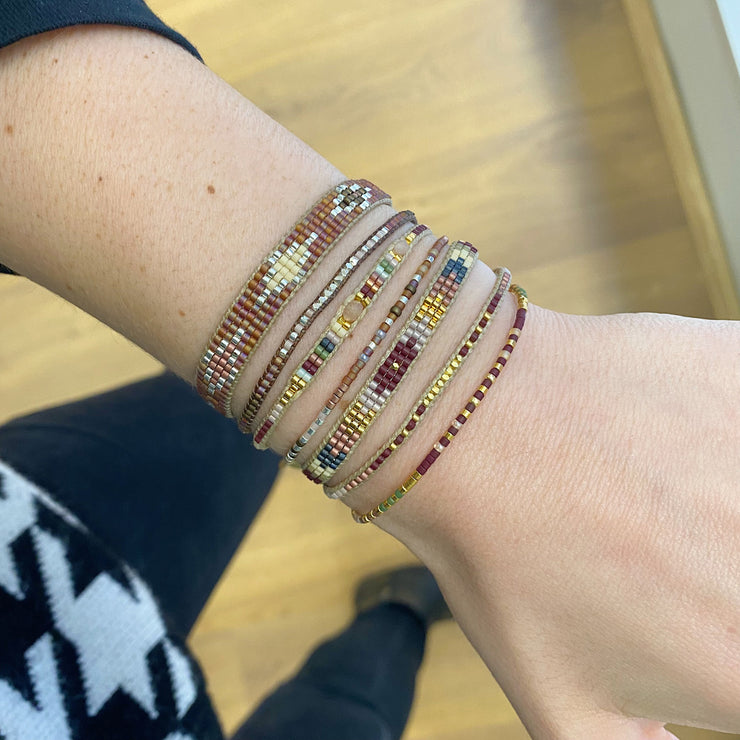   This cool bracelet is handwoven by our team of artisans in Colombia using Japanese glass beads.   Wear it with your favourite accessories !  Details:      Japanese glass beads     Handwoven adjustable bracelet     Width 9mm