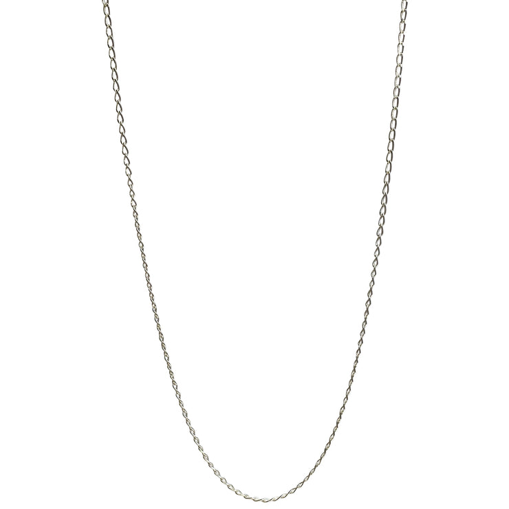This curb chain neckace is a jewellery box basic, delicate and chic. Wear alone, stack with other necklaces or add your favorite pendant.  Details:  Handmade necklace  Total necklace circumference 70 cm + extension chain 2cm  925 sterling silver  Handcrafted in Colombia