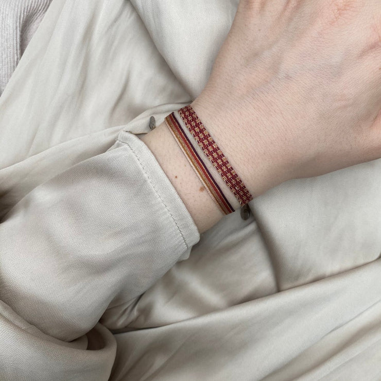 BASIC HANDWOVEN BRACELET IN TONES OF BURGUNDY & ROSE GOLD